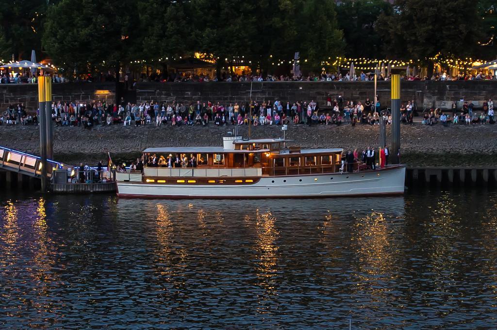 Hotelschiff Nedeva Bremen Bagian luar foto