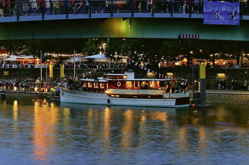 Hotelschiff Nedeva Bremen Bagian luar foto