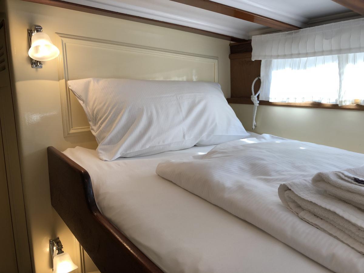 Hotelschiff Nedeva Bremen Bagian luar foto